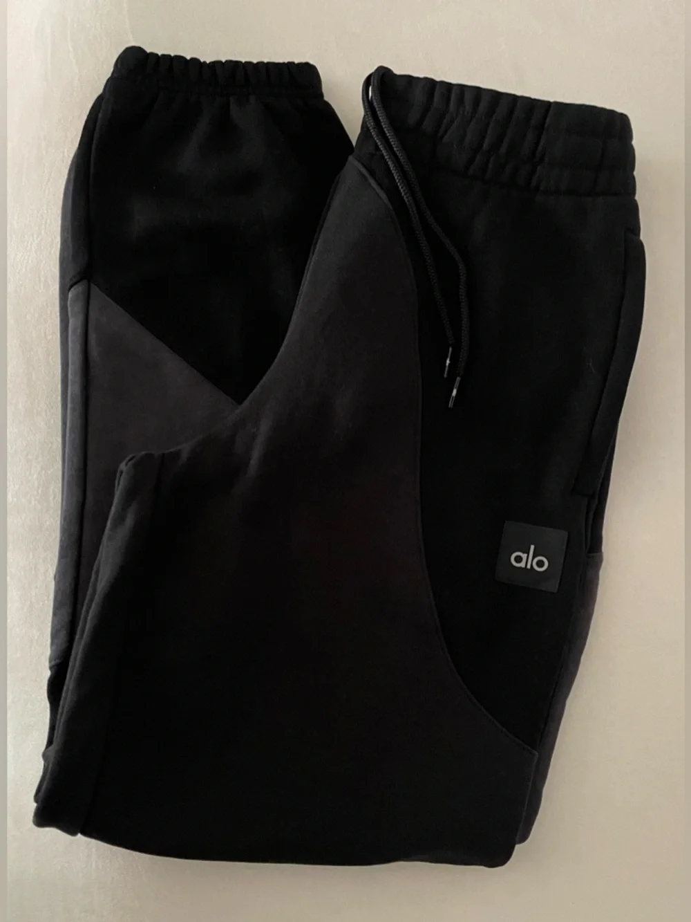 Alo NWOT Make Waves Sweatpants Vintage Black Tonal zipper pockets Size S